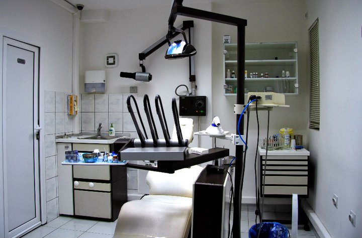DR RAZNATOVIC