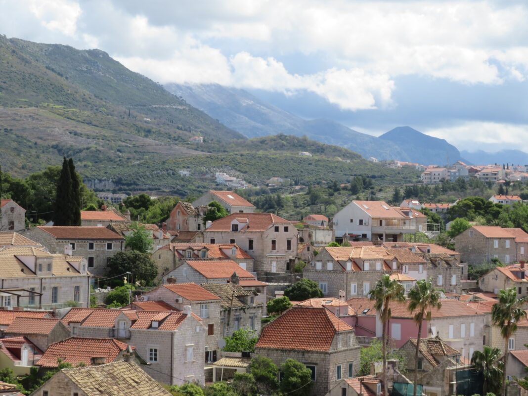Pogled na staro jezgro Cavtata