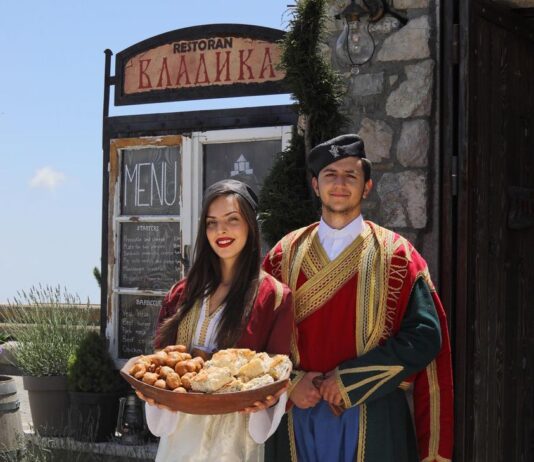 RESTORAN VLADIKA-LOVĆEN MJESTO ĐE VJEKOVI GOVORE