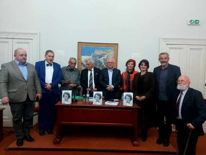 Dio učesnika i promotera na autorskoj večeri Safeta Hadrovića-Vrbičkog