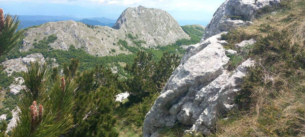Pogled sa padina Štirovnika na Lovćen